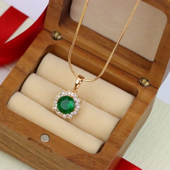 "Green Round-Cut Pendant with Halo in Rose Gold, XPPT1634 - Picture 8 of 13